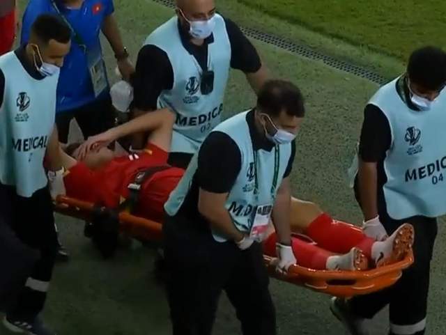 开云体育下载-早日康复！越南队后卫韧带撕裂将伤停9个月：他父亲整夜难眠！